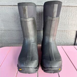 MUCK BOOT WOMEN'S ARCTIC ICE MID BOOT + VIBRAM ARCTIC GRIP size 9